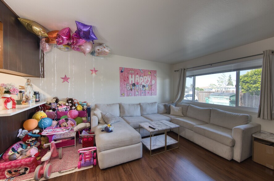 More Photos Of 24039 Park St, Hayward Apartments For Sale