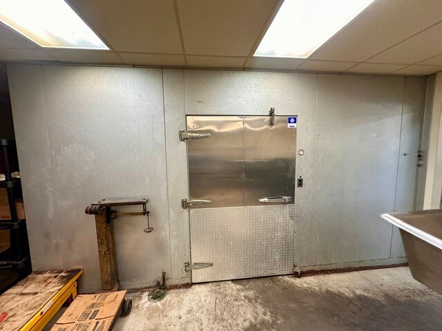 More Photos Of 34900 Lake Shore Blvd, Eastlake General Retail For Lease