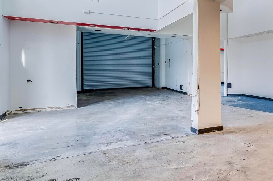 More Photos Of 194 NW 187th St, North Miami Showroom For Sale