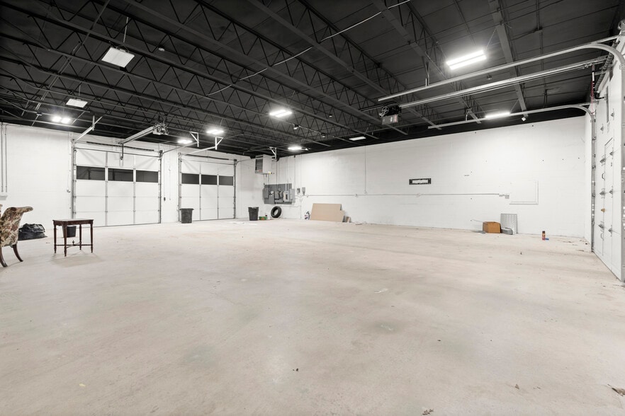 More Photos Of 203 Rio Cir, Decatur Light Distribution For Lease