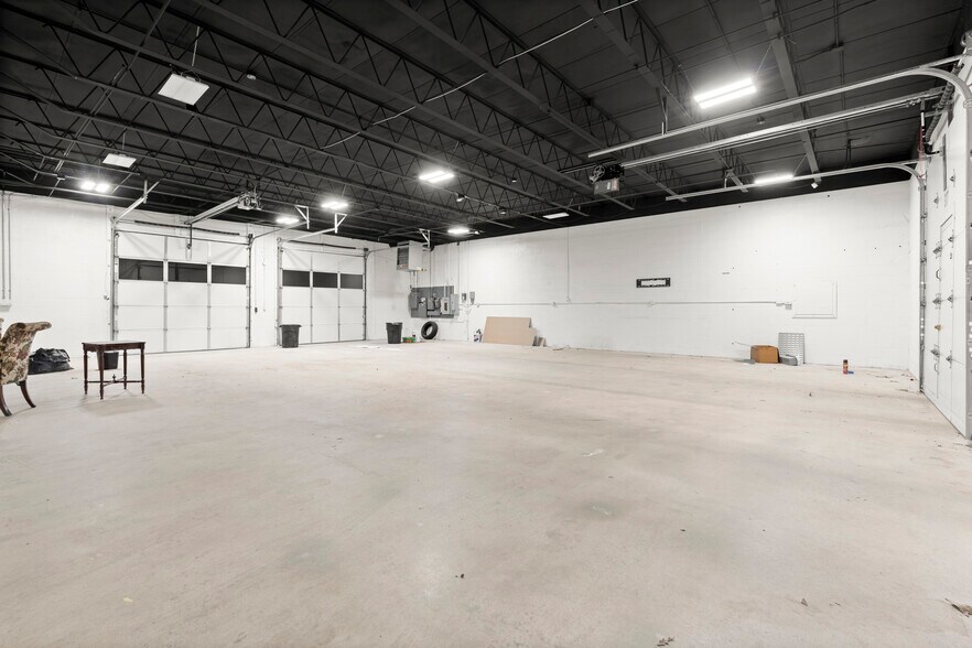 More Photos Of 203 Rio Cir, Decatur Light Distribution For Lease
