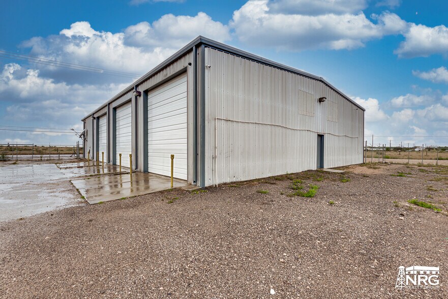 More Photos Of 2011-S Crane, Odessa Warehouse For Lease