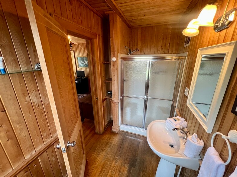 More Photos Of 155 Silver Lake Dr, Ocracoke Hospitality For Sale