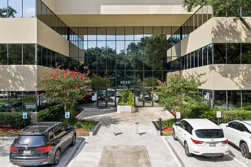 More Photos Of 2825 Wilcrest Dr, Houston Office For Lease