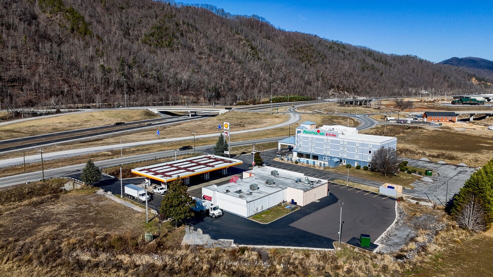 More Photos Of 2004 Temple Hill Rd, Erwin Restaurant For Lease