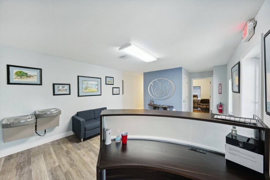 More Photos Of 3209 30th Ave S, Saint Petersburg Office For Sale