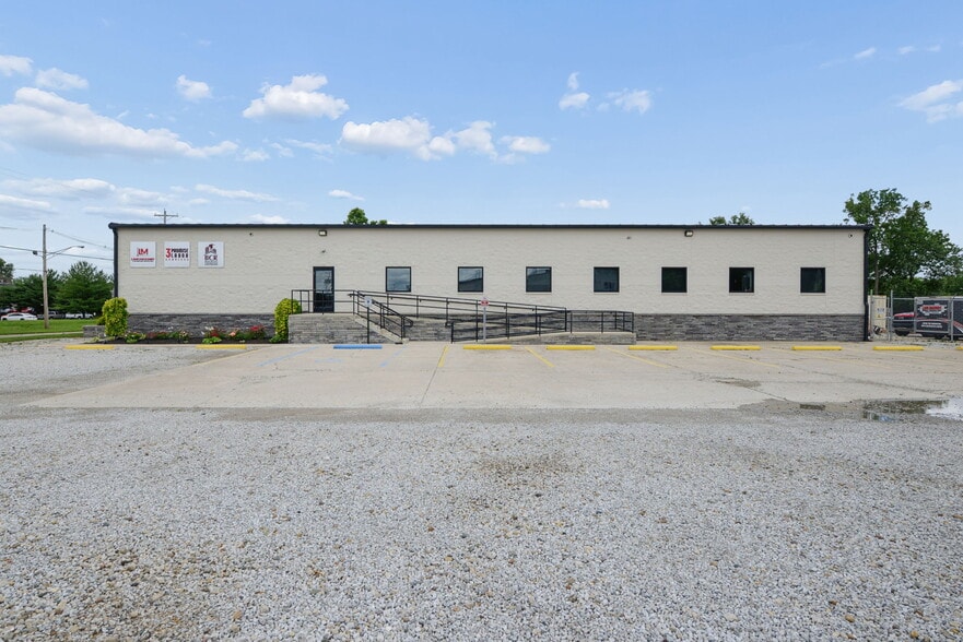 More Photos Of 2929 E 14th Ave, Columbus Showroom For Sale