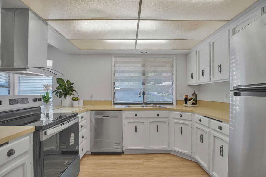 More Photos Of 16710 SE Sunnyside Rd, Happy Valley Flex For Sale
