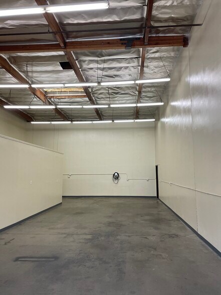 More Photos Of 9790-9792 Glenoaks Blvd, Sun Valley Warehouse For Lease