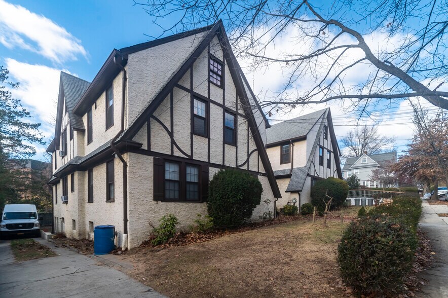 More Photos Of 4320 Hamilton Pl, Flushing Apartments For Sale