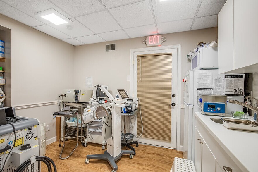 More Photos Of 181 Main St, Huntington Medical For Lease