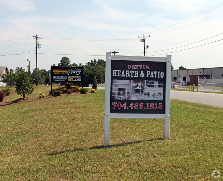 More Photos Of 6137 Denver Industrial Park Rd, Denver Flex For Lease