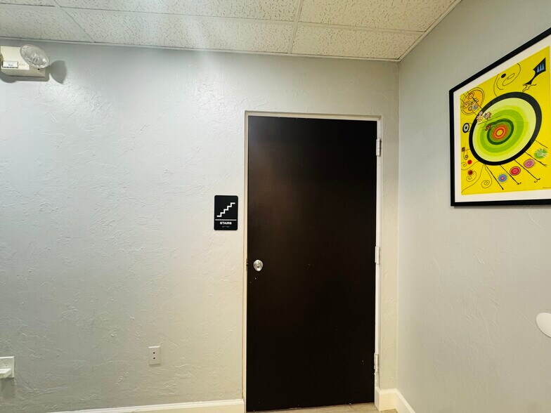 More Photos Of 4509 Bee Ridge Rd, Sarasota Medical For Sale