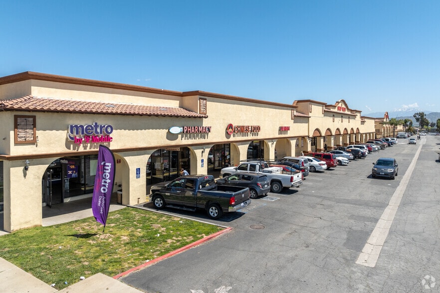 More Photos Of 402-496 E 4th St, Perris Storefront For Lease