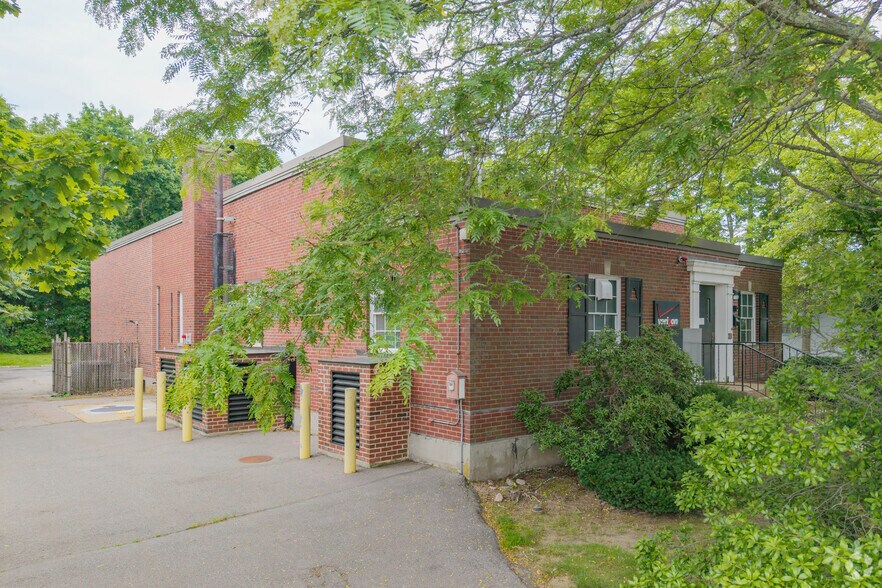 More Photos Of 630 Washington St, Whitman Office For Sale