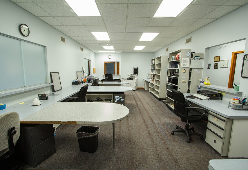 More Photos Of 46 Davison Ct, Lockport Medical For Sale