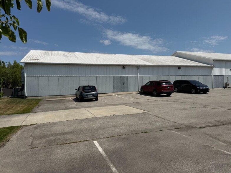 More Photos Of 5311 Commerce Cir, Indianapolis Warehouse For Sale