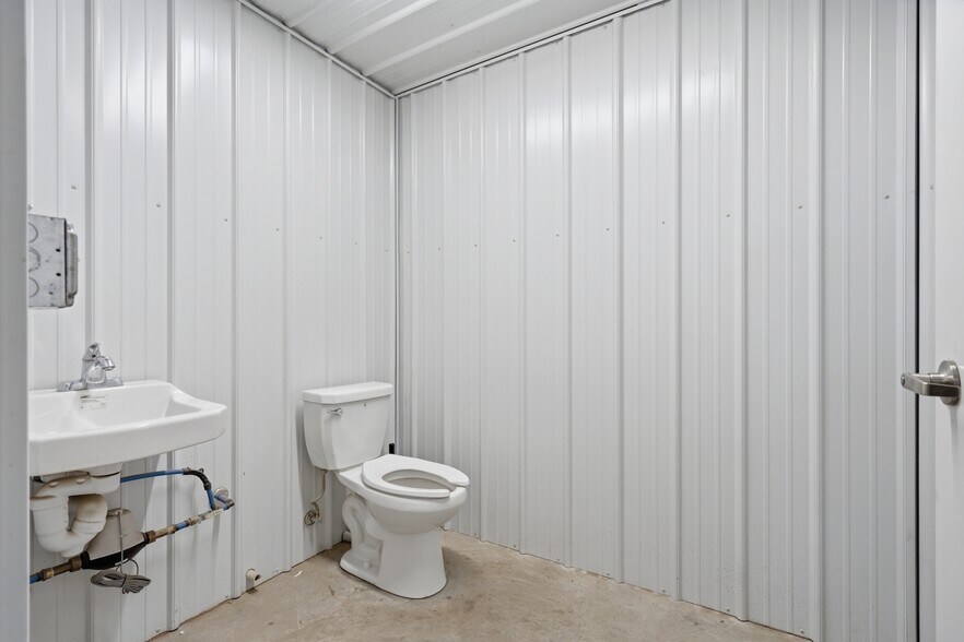More Photos Of 1650 Commercial Dr, Walford Warehouse For Sale