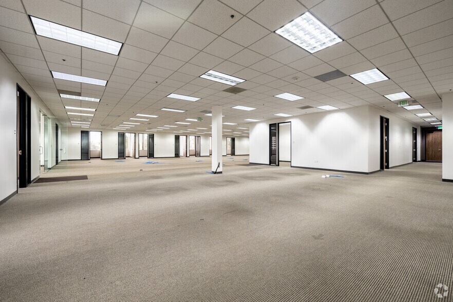 More Photos Of 6200 Canoga Ave, Woodland Hills Office For Sale