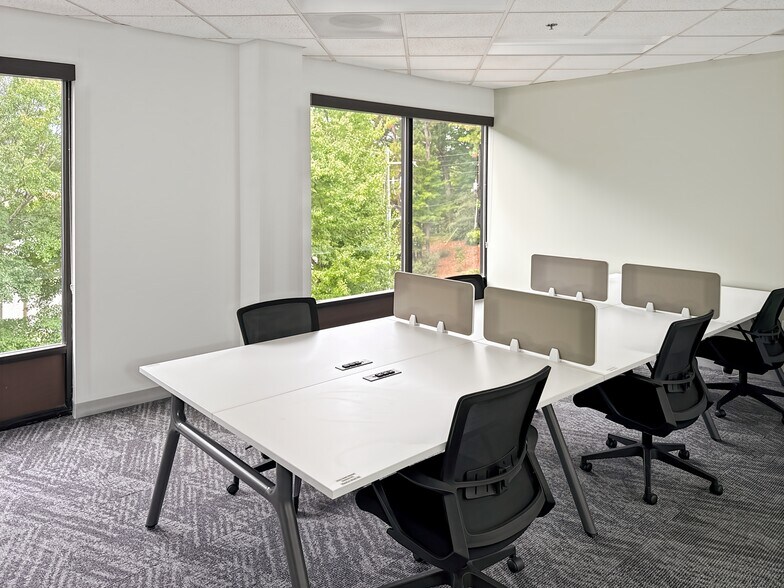 More Photos Of 8024 Glenwood Ave, Raleigh Coworking Space