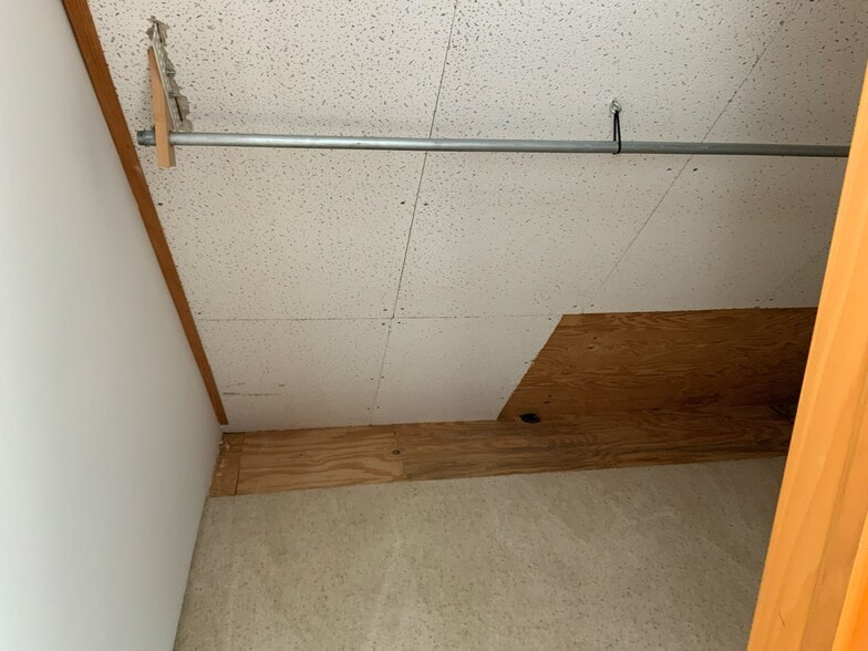 More Photos Of 30 Cecil St NE, Navarre Office Residential For Sale