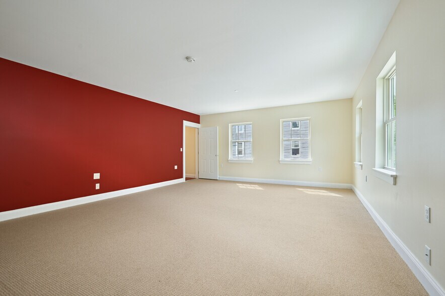 More Photos Of 56 Main St, Stamford Hotel For Sale