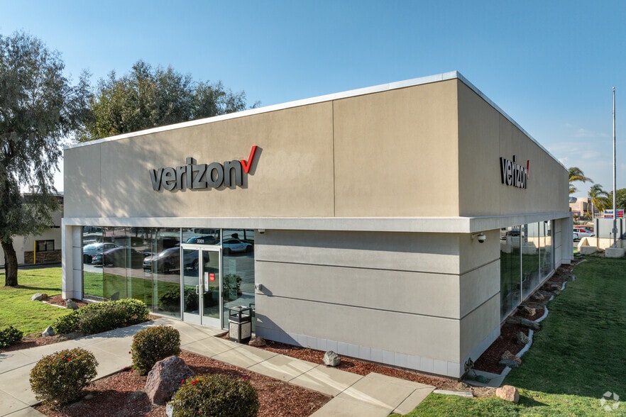 More Photos Of 3301-3491 W Florida Ave, Hemet Unknown For Lease