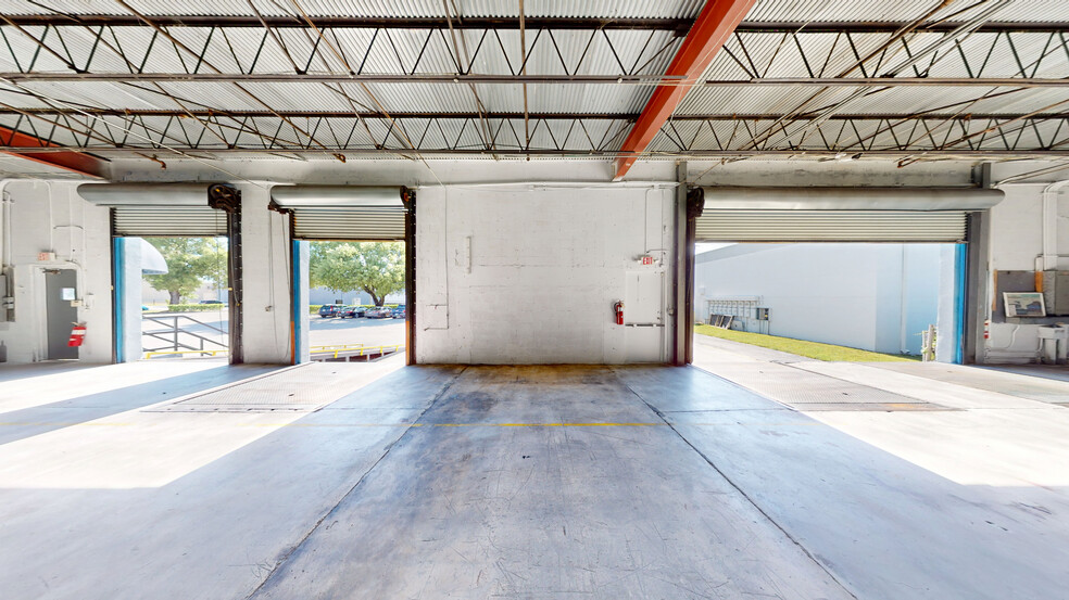 More Photos Of 8007-8115 NW 74th Ave, Miami Warehouse For Lease
