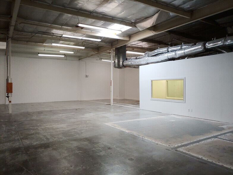 More Photos Of 1307-1347 W Trenton Ave, Orange Warehouse For Lease