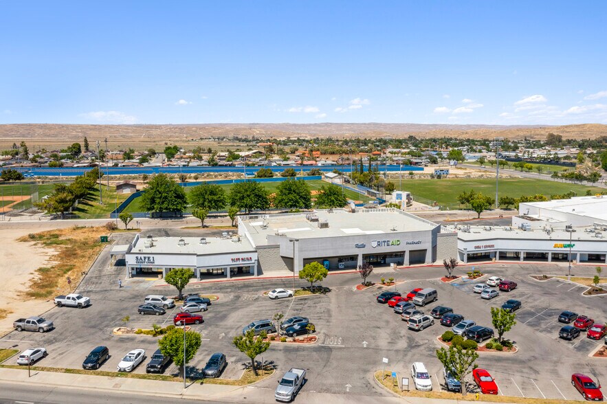 More Photos Of 1012-1040 Kern St, Taft Storefront For Sale