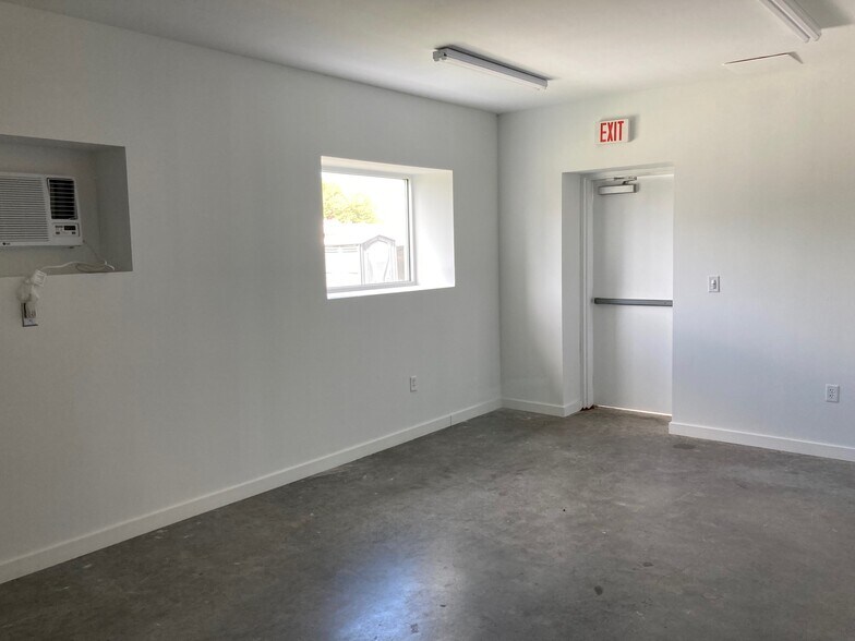 More Photos Of 1508 Fort Worth Hwy, Weatherford Freestanding For Lease