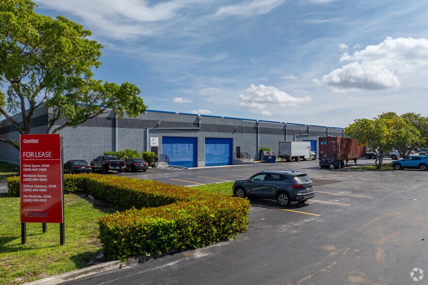 More Photos Of 1588-1600 NW 159th St, Miami Warehouse For Lease