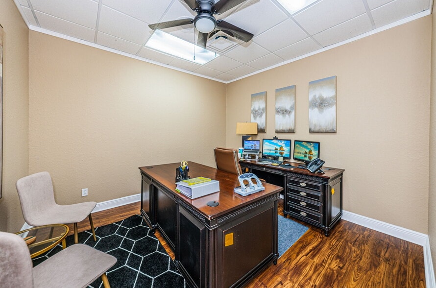More Photos Of 3023 Eastland Blvd, Clearwater Office For Sale