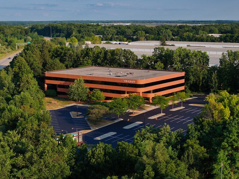 More Photos Of 3196 Kraft Ave SE, Grand Rapids Office For Lease