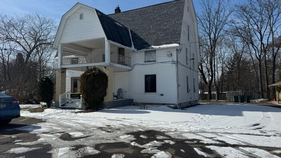 More Photos Of 11355 N Saginaw St, Mount Morris Hotel For Sale