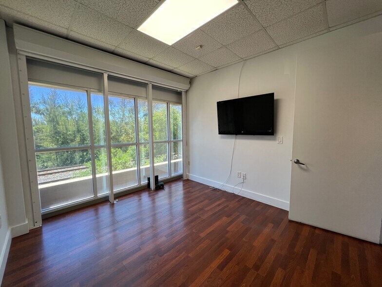 More Photos Of 20101-20161 NE 16th Pl, Miami Loft Creative Space For Sale