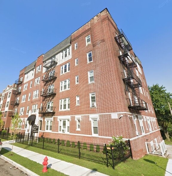 More Photos Of 641 Lincoln Ave, Orange Apartments For Sale