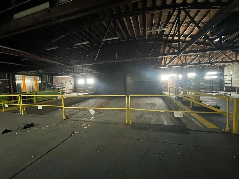 More Photos Of 850 165th St, Hammond Manufacturing For Lease