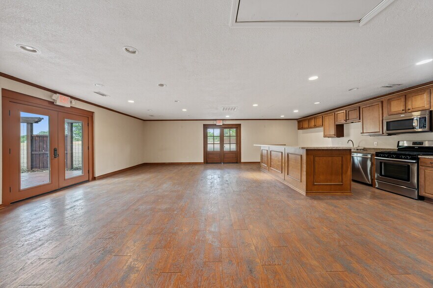 More Photos Of 6401 Rock Creek Rd, Waco Freestanding For Sale