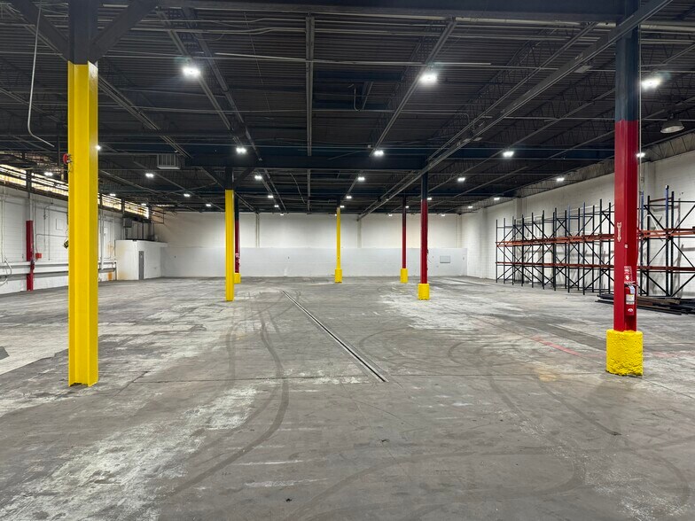 More Photos Of 100 Main St, Tullytown Warehouse For Lease