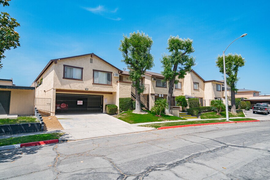 More Photos Of 918 Romneya Dr, Anaheim Apartments For Sale