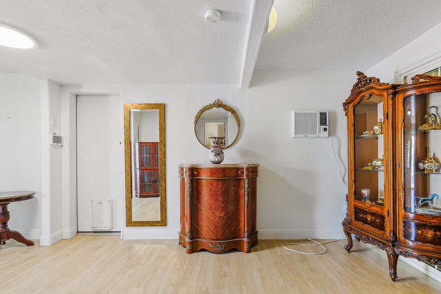 More Photos Of 303 Tin St, Henderson Office Residential For Sale