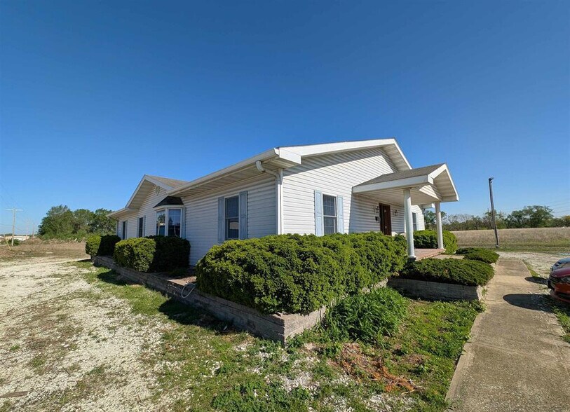More Photos Of 8727 Arenzville Rd, Beardstown Warehouse For Sale