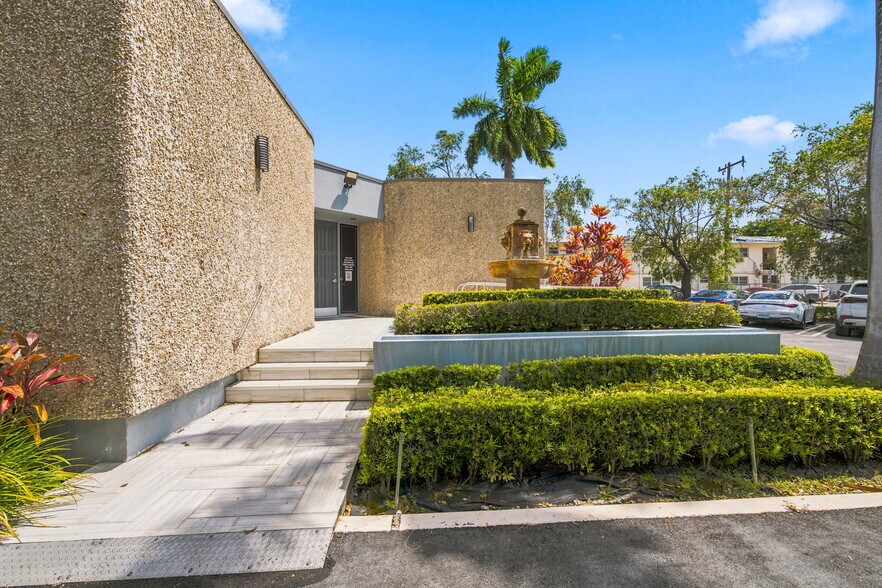 More Photos Of Sans Souci Blvd, Miami Office For Sale