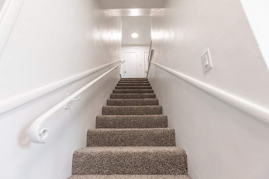 More Photos Of 1720 N St, Sacramento Apartments For Sale