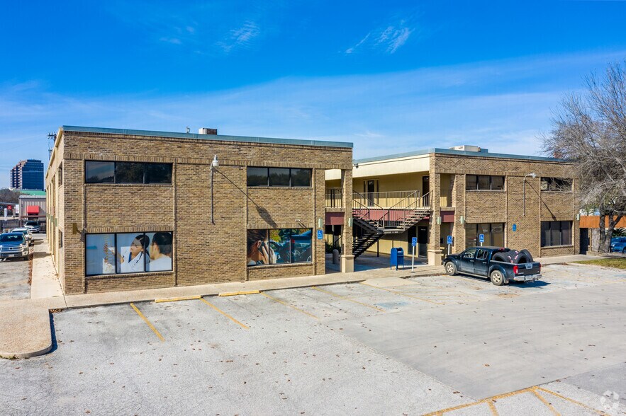 Primary Photo Of 8527 Village Dr, San Antonio Medical For Lease