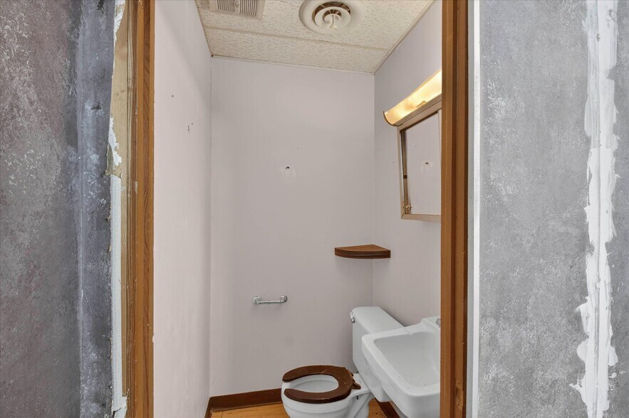 More Photos Of 820 N Pine River St, Ithaca Healthcare For Sale