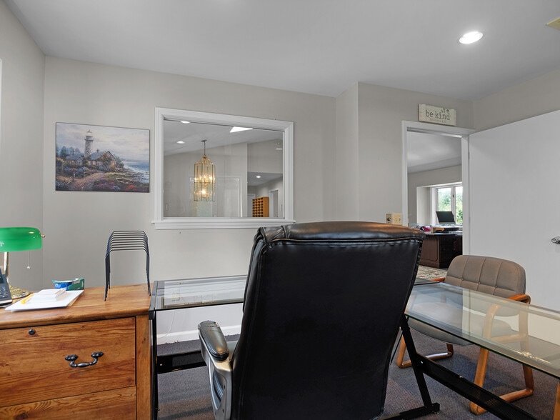 More Photos Of 644 E Main St, Palmyra Office For Sale