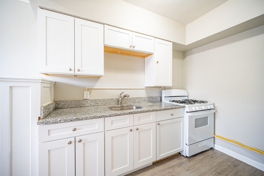 More Photos Of 1352 Kenilworth Ave, Lakewood Apartments For Sale