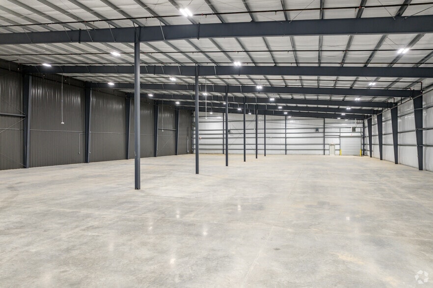 More Photos Of 324 E St, Hampton Warehouse For Lease